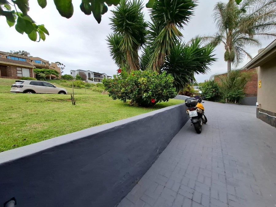 4 Bedroom Property for Sale in Wavecrest Eastern Cape